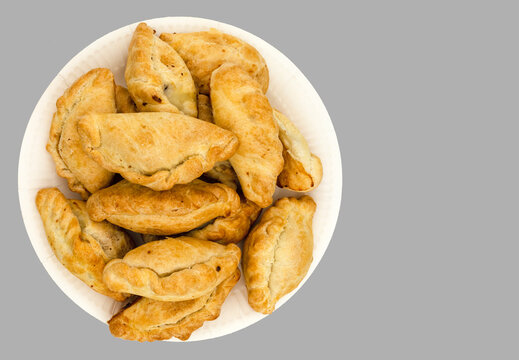 Pies are a bunch of kibinai on a plate