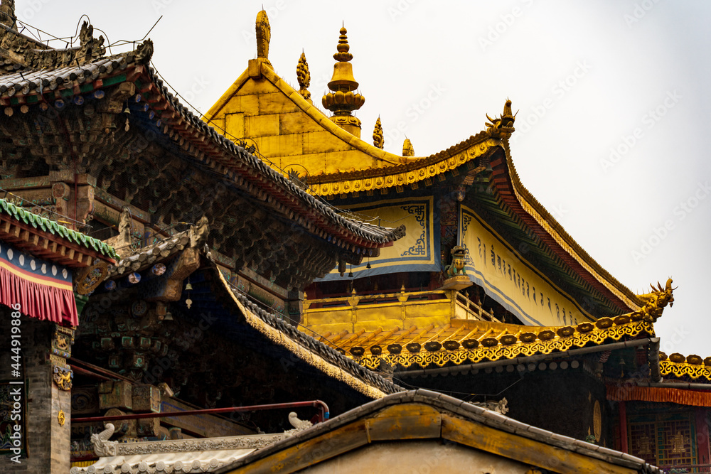 Wall mural Kumbum Champa Ling buddhist monastery in Xining, Qinghai, China