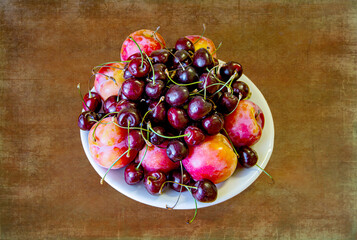 Сливы и вишня