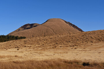 草千里ヶ浜から望む杵島岳