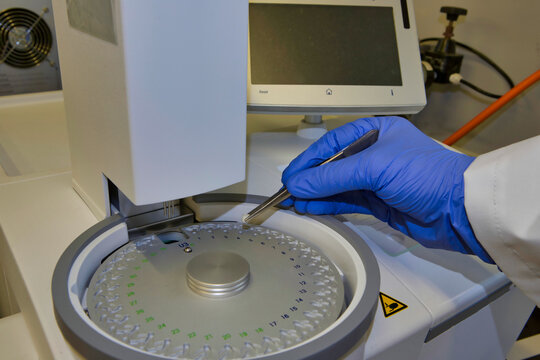 Scientist analysing a sample by DSC in a chemistry laboratory. Differential Scanning Calorimetry analysis
