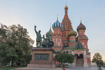 Fototapeta na wymiar St. Basils cathedral and monument to Minin and Pozharsky on Red Square in Moscow, Russia