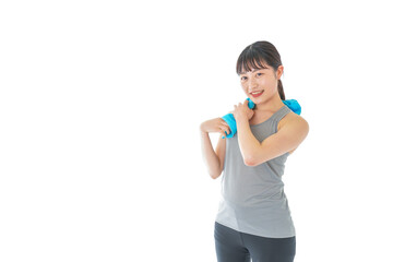 汗を拭くスポーツウェアの女性