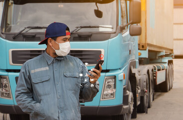 truck driver Finds location on his smartphone.