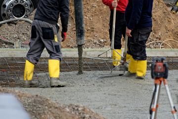 Betonieren eines Fundaments f&uuml;r ein Haus