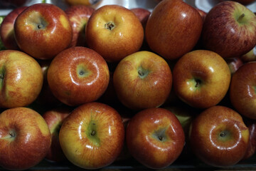 apples in the market