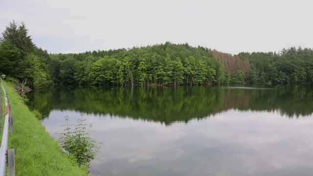 Arm der Bevertalsperre im Bergischen Land, Nordrhein-Westfalen, Deutschland.