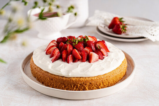 Strawberry cake with fresh strawberries