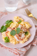 scrambled eggs with shrimp and cilanto