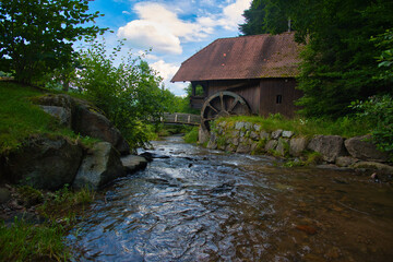 Fototapeta na wymiar Wassermühle in Hofstetten im Schwarzwald