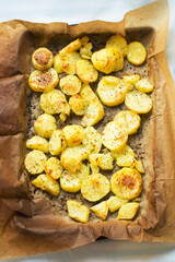 Roasted slices of potatoes with oregano 