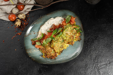 Zucchini fritters with tomatoes and yogurt sauce
