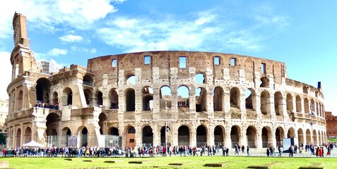 Naklejka premium Italy, Rome, coliseum, people, tourists