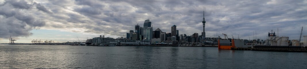 Naklejka premium Panoramic view of the Auckland skyline from seaside