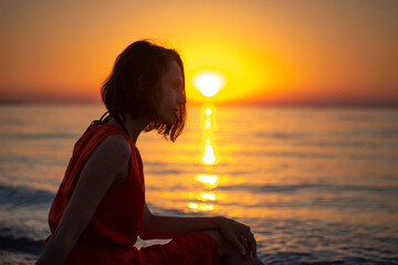 Fototapeta premium person watching sunset