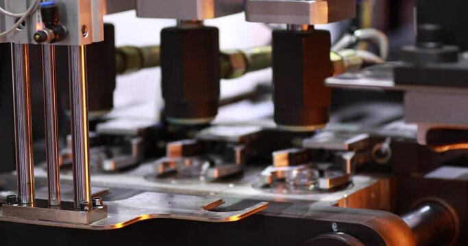 Automatic blow moulding machine work process in the manufacturing