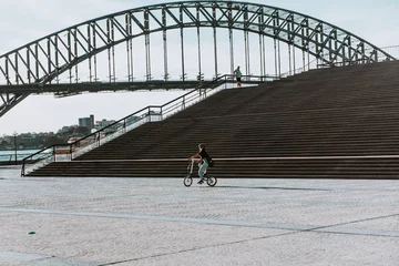 Poster &quot Sydney, NSW / Australië - 17 april 2020: Sydney Opera House en Circular Quay-omgeving volledig geïsoleerd en met sociale afstand onder lockdown vanwege de uitbraak van het Coronavirus&quot  © Juan