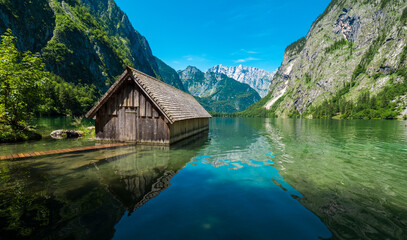Fototapeta na wymiar Der Obersee, Berchtesgaden, Bayern, an einem sonnigen Sommertag