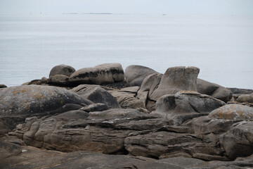 Rochers en bord de mer .