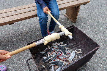 バーベキューで焼く手作りパン