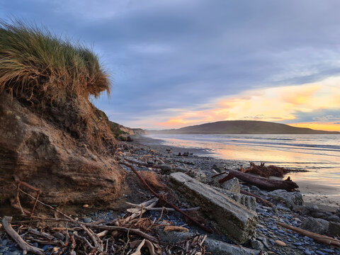 orepuki beach cliffs