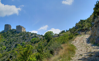 Fototapeta na wymiar Chapelle romane et tour de Samitier, Aragon, Espagne