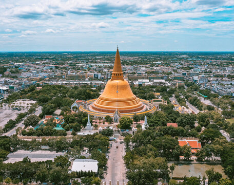 Wat Phra Pathom Chedi Ratchaworamahawihan or Wat Phra Pathommachedi Ratcha Wora Maha Wihan, in Nakhon Pathom, Thailand