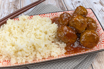 boulettes de boeuf sauce aigre-douce et riz