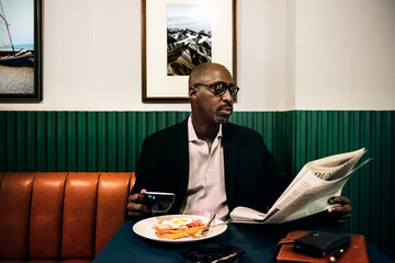 Businessman in restaurant for a meal - obrazy, fototapety, plakaty
