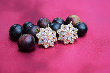 black currant in combination with gold earrings.