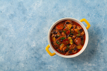 Pork stew with chorizo and black beans. Served with orange and seasoned with hot chili peppers. Perfect with tortillas.