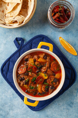 Pork stew with chorizo and black beans. Served with orange and seasoned with hot chili peppers. Perfect with tortillas.
