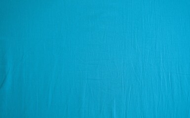 Stofftextur in blau türkis mit Falten als Hintergrund