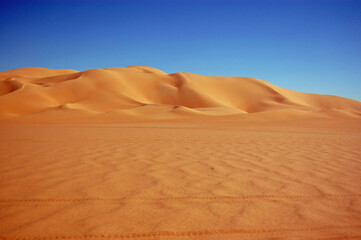 Fototapeta na wymiar Golden sand dune, Ubari Sand Sea, Libya 