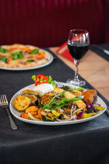 Mediteranisches Gericht 