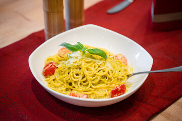 Pasta und Rotwein