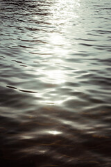 Sonne auf Wasseroberfläche