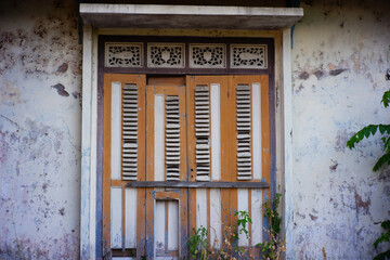 Fototapeta na wymiar Javanese old door