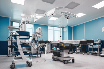 Fototapeta premium Large spacious operating board with a large amount of light, with modern equipment for various complex operations, operating table, lamps, ventilator.