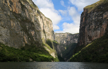 Fototapeta na wymiar The Sumideo Canyon in the state of Chiapas, Mexico