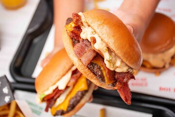 Dois hamburgueres burgers