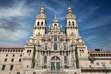 Fototapeta na wymiar Majestuosa fachada catedral de Santiago de Compostela, estilo barroco gótico, España