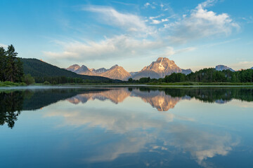 Fototapeta premium Beautiful Sunrise at Oxbow Bend in Grand Teton National Park