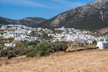 Greece. Sifnos island, Artemonas town. Traditional architecture, blue sky background. - obrazy, fototapety, plakaty
