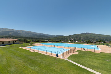 Piscina  y zona de recreo