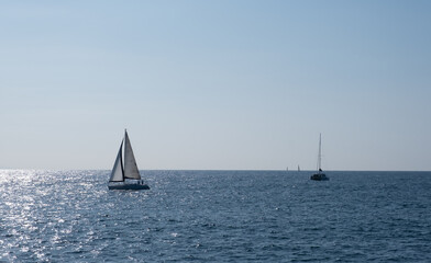 Fototapeta premium Sailboats sailing in the Cantabrian Sea in front of La Concha Bay, City of Donostia-San Sebastian in the Basque Country.