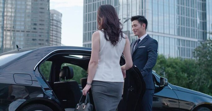 Confident businesswoman getting on car,4K