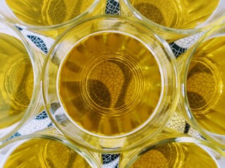 yelow jelly over black & white pattern