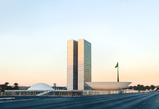 Congresso Nacional do Brasil. Câmara dos Deputados e Senado Federal. Projeto do arquiteto Oscar Niemeyer. Brasília, Distrito Federal - Brasil.  06 de Junho de 2021.	
