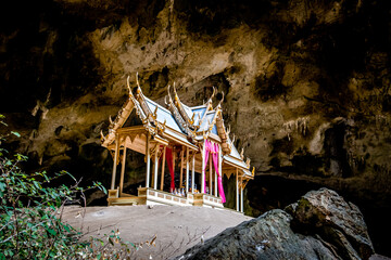 Obraz premium Phraya Nakhon Cave, Khua Kharuehat pavillion temple in Khao Sam Roi Yot National Park in Prachuap Khiri Khan, Thailand